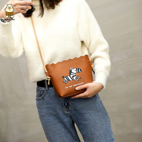 Eko bőrből készült alkalmi női táska rátéttel