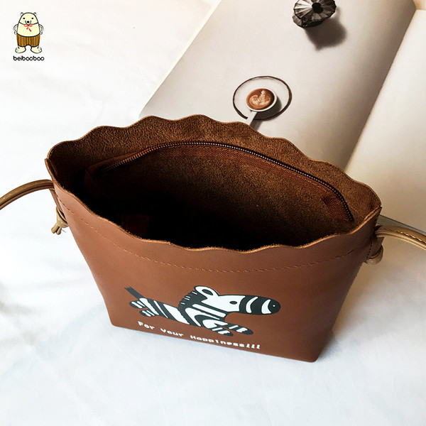 Eko bőrből készült alkalmi női táska rátéttel