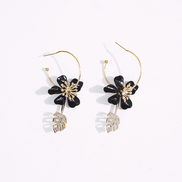 Rippuvad naiste lille ja lehega kõrvarõngad