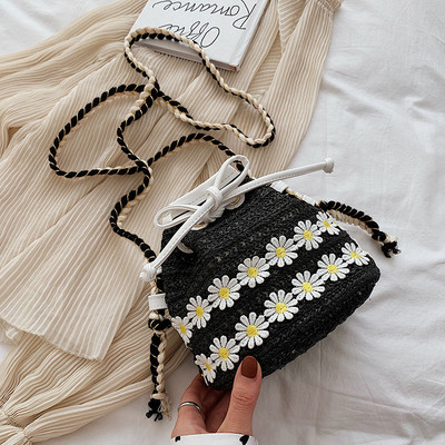 Stílusos női kötött táska nyakkendővel