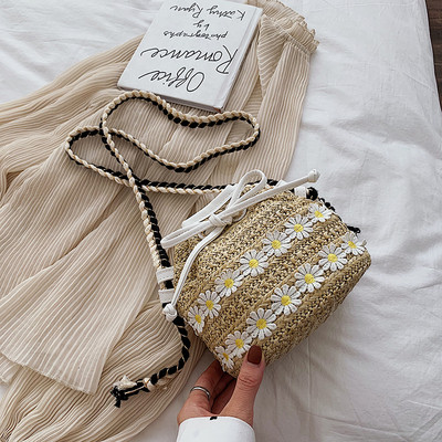 Stílusos női kötött táska nyakkendővel