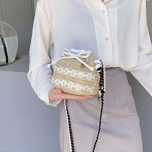 Stílusos női kötött táska nyakkendővel