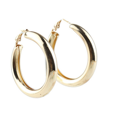 Aktuális női fülbevaló kerek forma típusú gyűrűkben