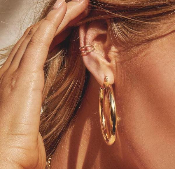 Aktuális női fülbevaló kerek forma típusú gyűrűkben