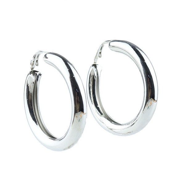 Aktuális női fülbevaló kerek forma típusú gyűrűkben