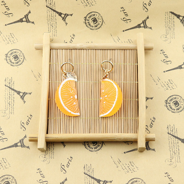 Hétköznapi női fülbevaló narancssárga formában