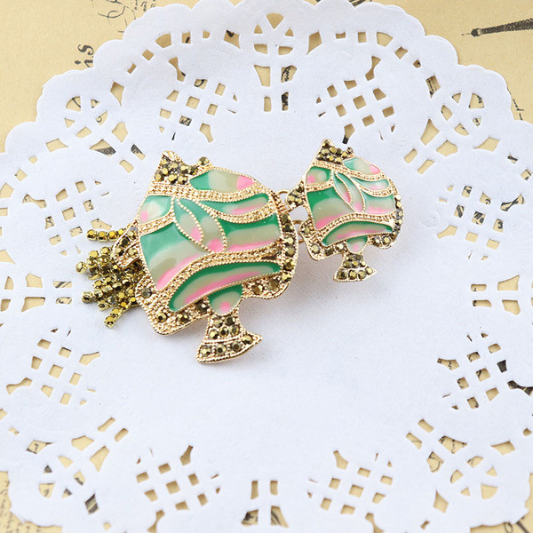 Női fülbevaló új modellje hal alakú