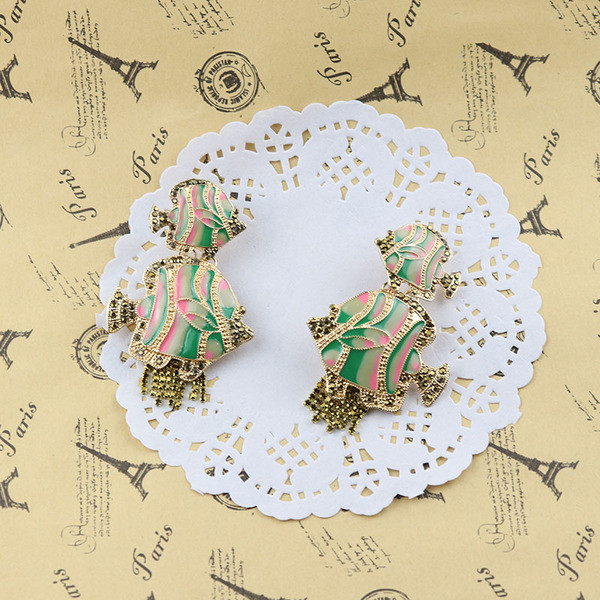 Női fülbevaló új modellje hal alakú