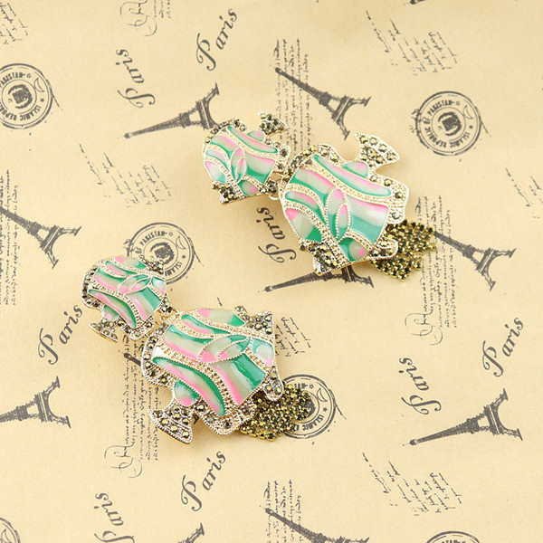 Női fülbevaló új modellje hal alakú