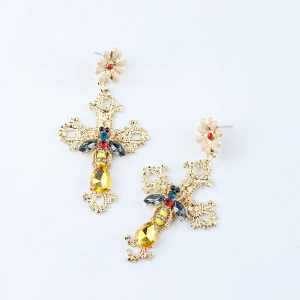 Modern, kereszt alakú női fülbevaló