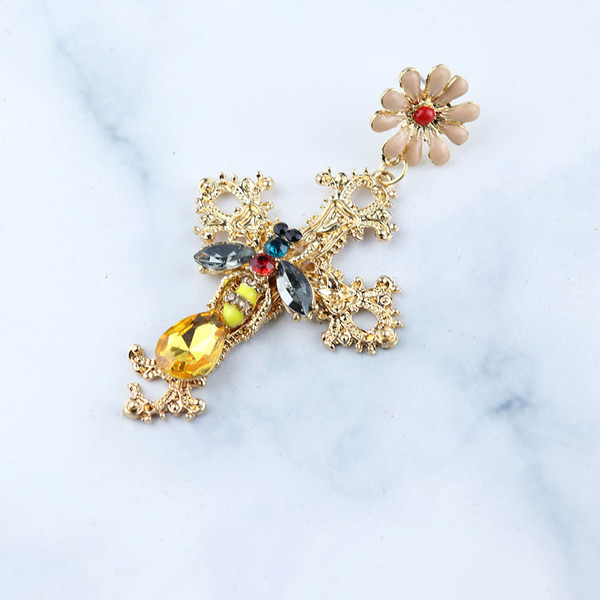 Modern, kereszt alakú női fülbevaló