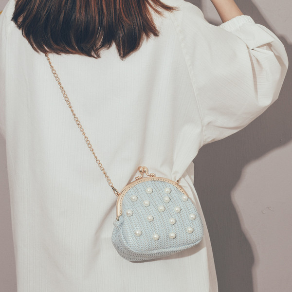 Stílusos női kötött táska dekorgyöngyökkel