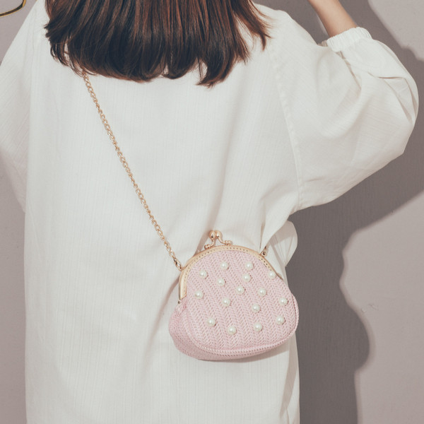 Stílusos női kötött táska dekorgyöngyökkel
