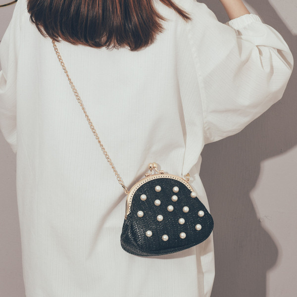 Stílusos női kötött táska dekorgyöngyökkel