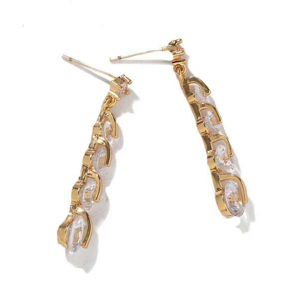 Elegáns lógó női fülbevaló kövekkel