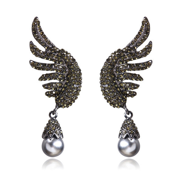 Fekete női fülbevaló kövekkel díszített szárny formájú