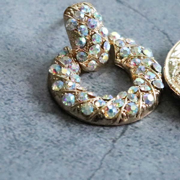 Alkalmi női fülbevaló kerek kövekkel