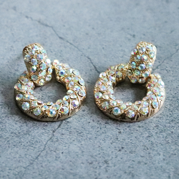 Alkalmi női fülbevaló kerek kövekkel