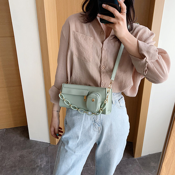 Eko bőrből készült stílusos női táska cipzárral és fém elemekkel