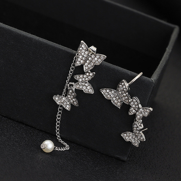 Modern női függő fülbevaló pillangókkal és gyöngyökkel