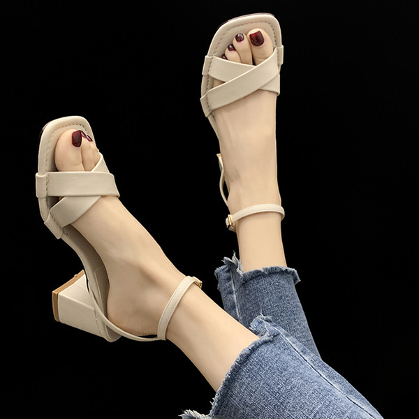 Stilīgas sieviešu sandales no eko ādas ar kvadrātveida papēdi