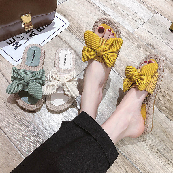 Strandhoz illő női papucs szövetszalaggal