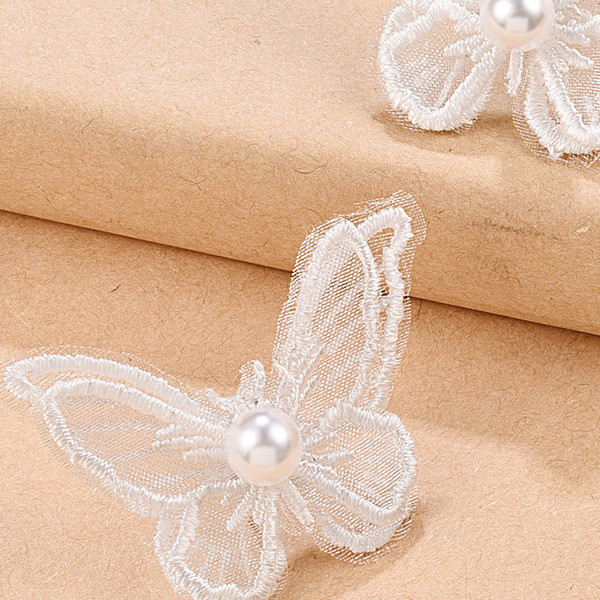 Naiste pitskõrvarõngad liblika kujuga