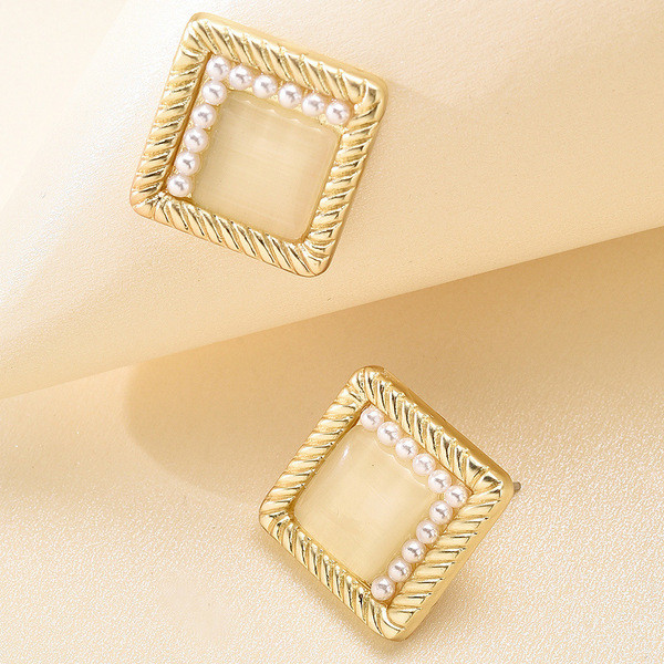 Retro sieviešu auskari ar pērlēm un akmeņiem - divi modeļi