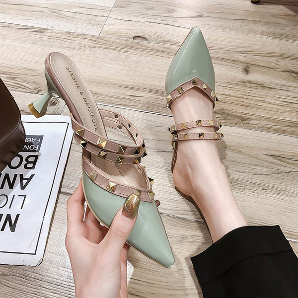 Stilīgs sieviešu čību smails modelis ar kniedēm