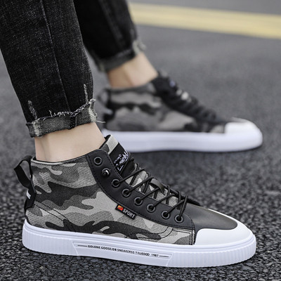 Ikdienas vīriešu kedas ar mežģīnēm un kamuflāžas rakstu