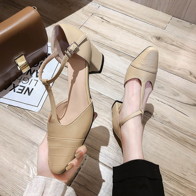 Sieviešu ādas sandales ar kvadrātveida papēdi