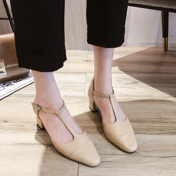 Sieviešu ādas sandales ar kvadrātveida papēdi