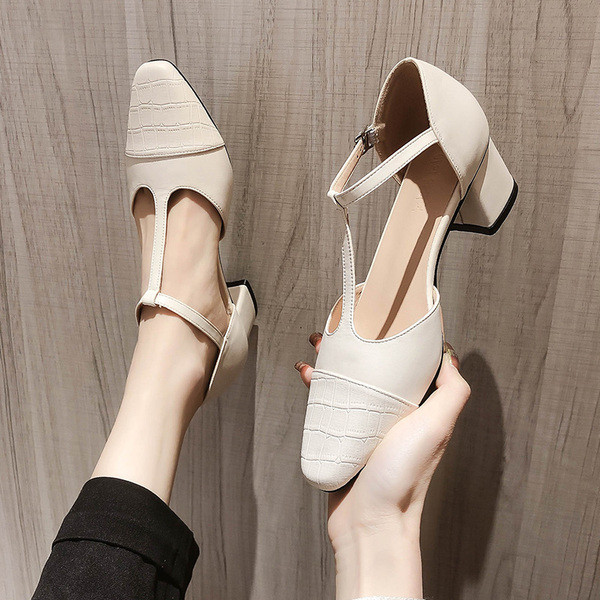 Sieviešu ādas sandales ar kvadrātveida papēdi