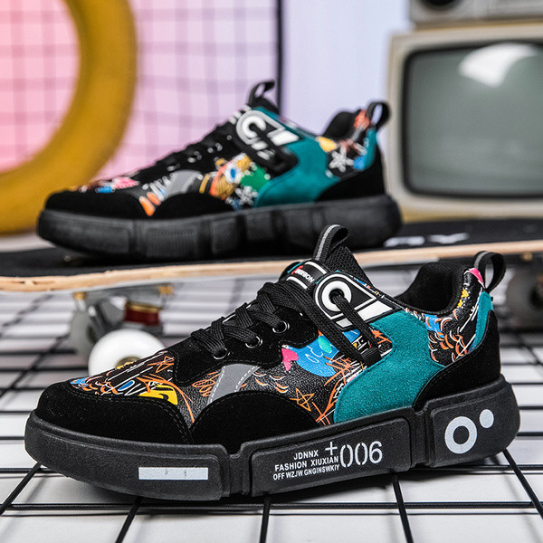 Színes férfi tornacipő lapos talppal