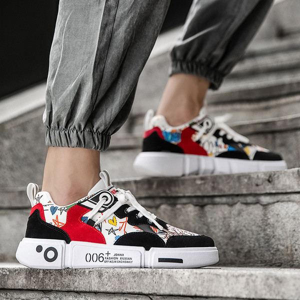 Színes férfi tornacipő lapos talppal