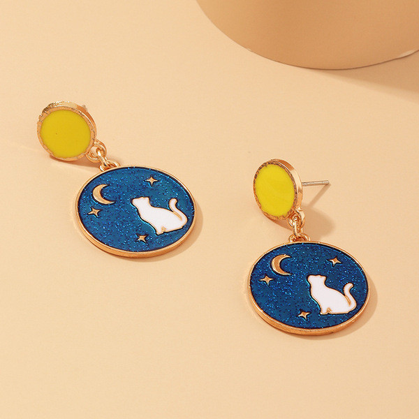 Kerek női fülbevaló macska képével