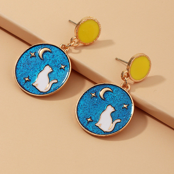 Kerek női fülbevaló macska képével