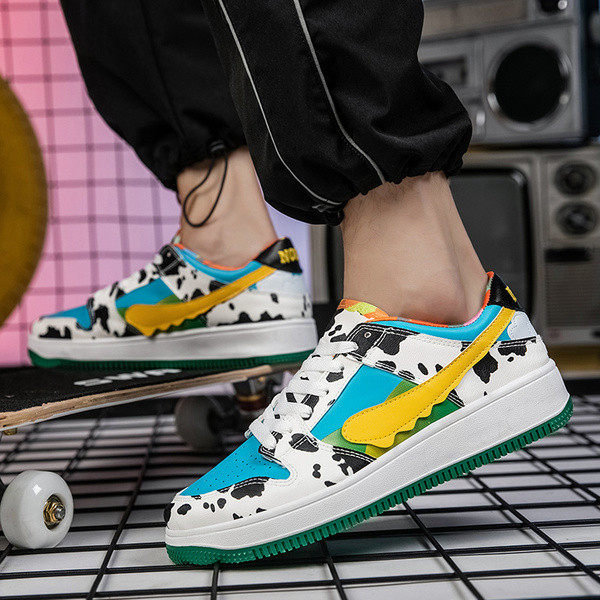 Lezser színes tornacipő fűzővel és lapos talppal