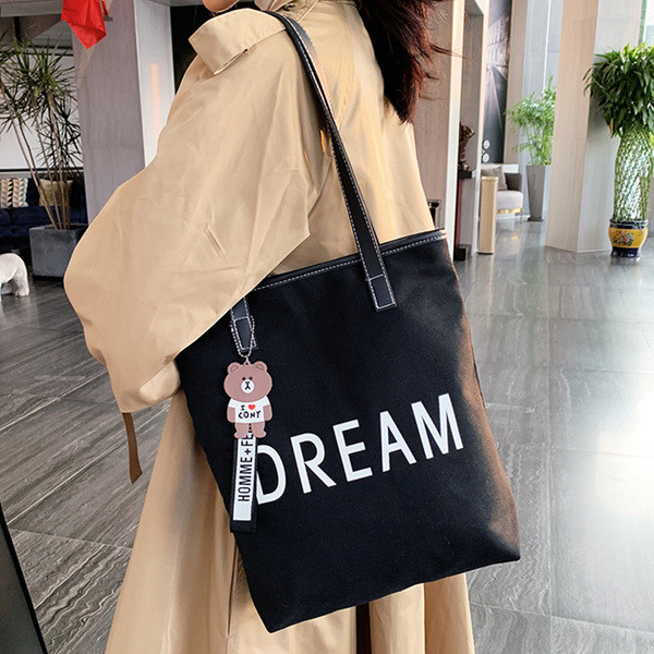 Sieviešu ikdienas plecu soma ar uzrakstu