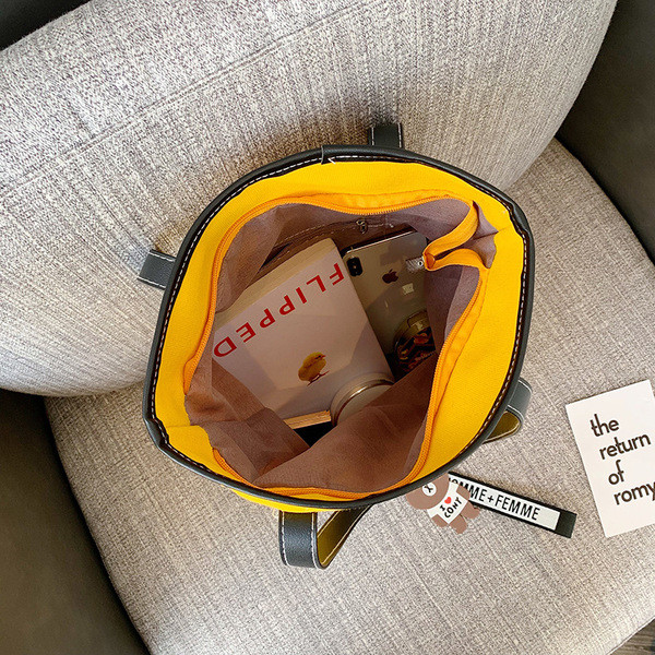 Sieviešu ikdienas plecu soma ar uzrakstu