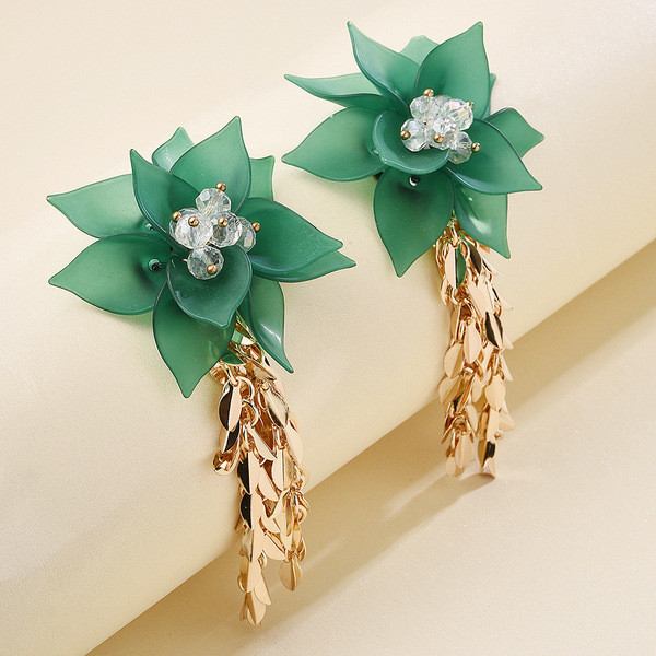 Modern női fülbevaló virág formájú fém elemekkel