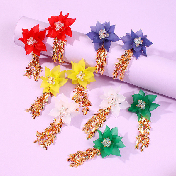 Modern női fülbevaló virág formájú fém elemekkel