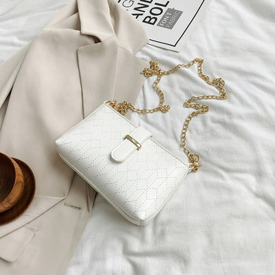 Eko bőrből készült kis női táska fém fogantyúval