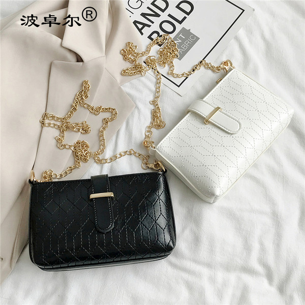 Eko bőrből készült kis női táska fém fogantyúval