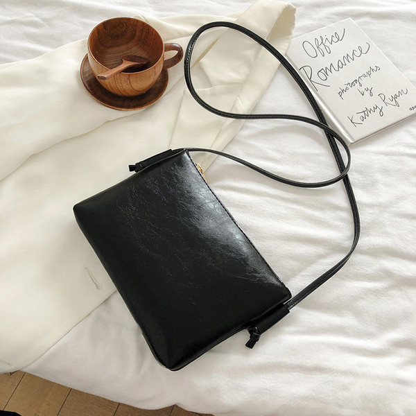 Vállon áthelyezhető, sima modell női táska eko bőrből