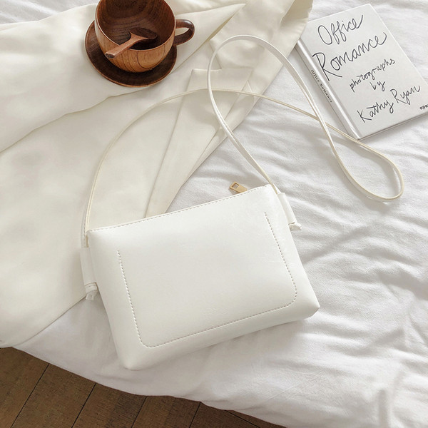 Vállon áthelyezhető, sima modell női táska eko bőrből