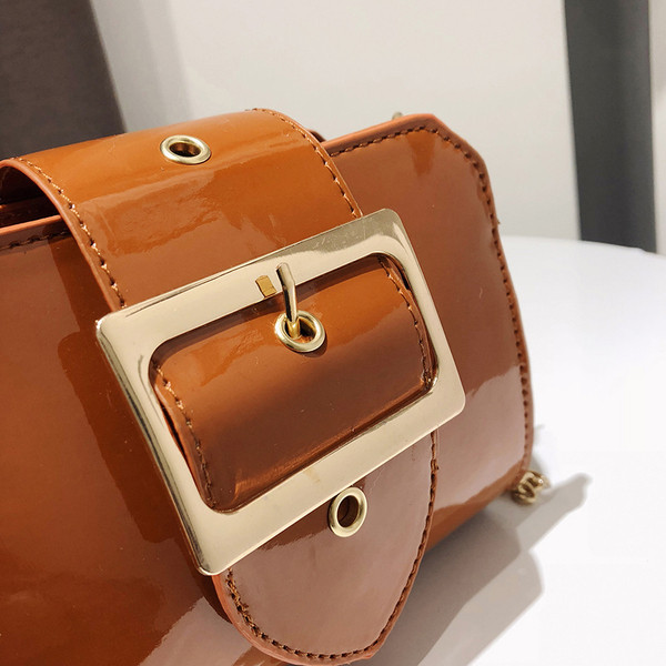 Stilīga sieviešu mini lakādas soma ar sprādzi