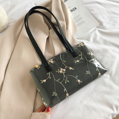Modern női válltáska virágos hímzéssel