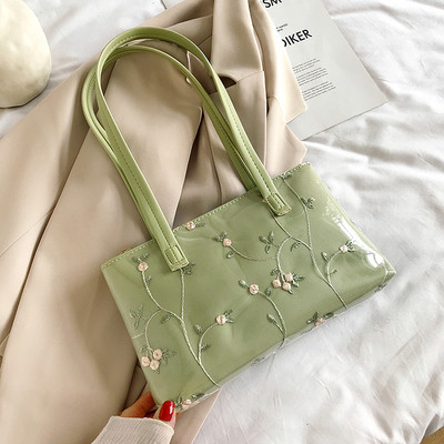 Modern női válltáska virágos hímzéssel