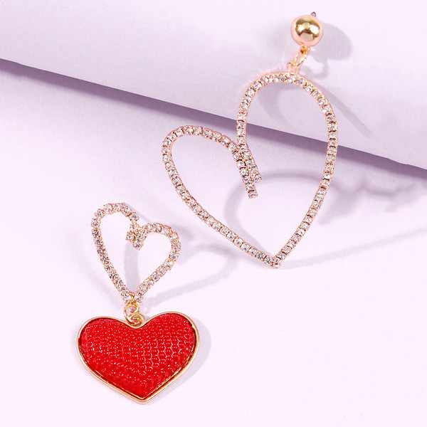 Moodsad naiste südamekujulised kõrvarõngad